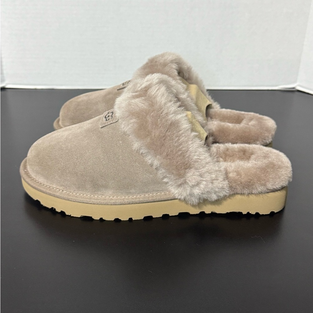 UGG COZY Slippers - Picture 3 of 9